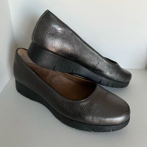 Clarks Daelyn Towne Black/ Silver Platform Flats